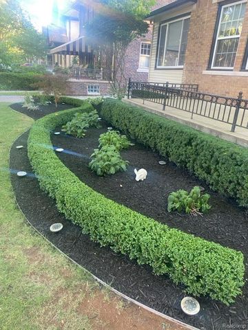 1383 Bishop Road, Grosse Pointe Park, MI 48230