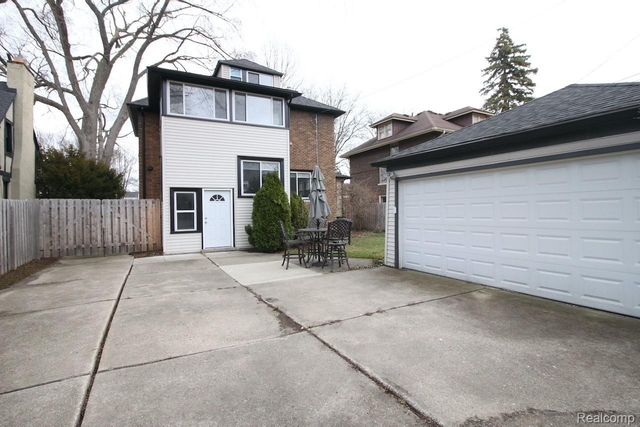 1383 Bishop Road, Grosse Pointe Park, MI 48230