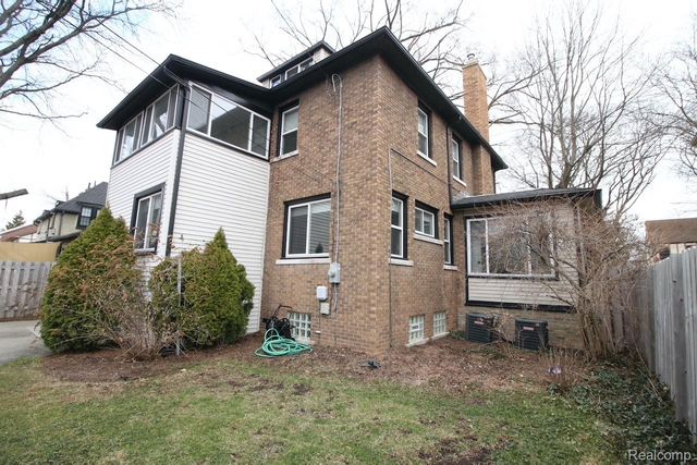 1383 Bishop Road, Grosse Pointe Park, MI 48230