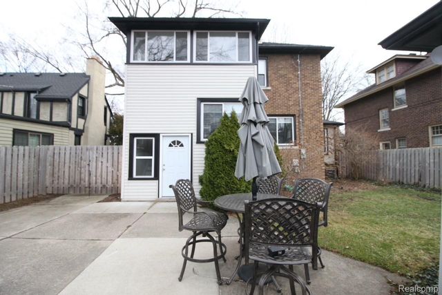 1383 Bishop Road, Grosse Pointe Park, MI 48230