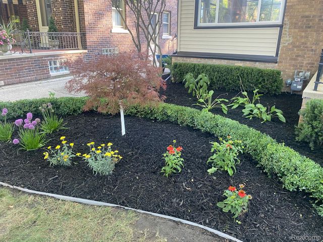 1383 Bishop Road, Grosse Pointe Park, MI 48230