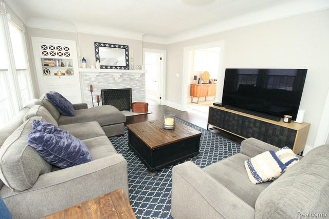 1383 Bishop Road, Grosse Pointe Park, MI 48230