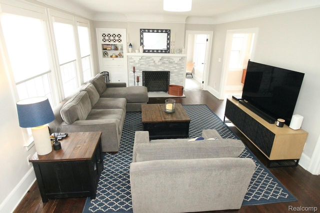 1383 Bishop Road, Grosse Pointe Park, MI 48230