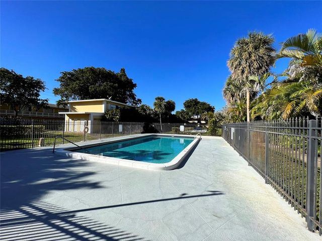 610 SE 2nd Avenue L21, Deerfield Beach, FL 33441