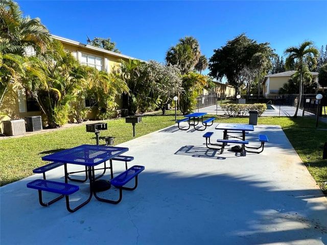 610 SE 2nd Avenue L21, Deerfield Beach, FL 33441