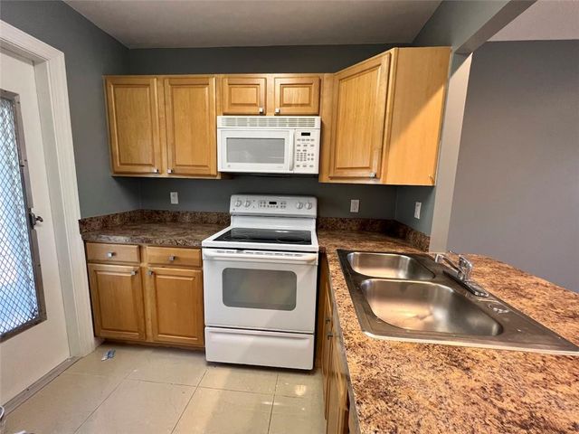 610 SE 2nd Avenue L21, Deerfield Beach, FL 33441