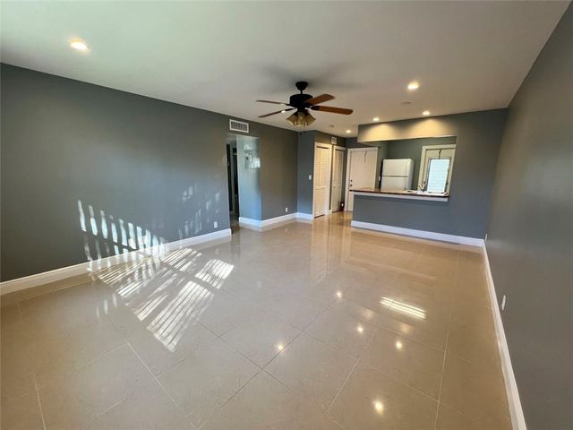 610 SE 2nd Avenue L21, Deerfield Beach, FL 33441