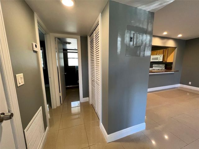 610 SE 2nd Avenue L21, Deerfield Beach, FL 33441