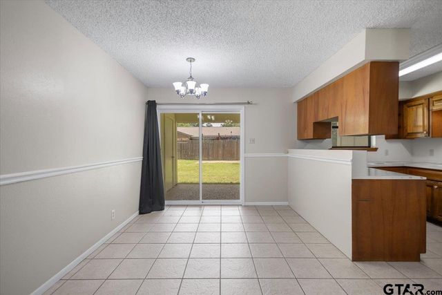 411 Shady Ln, Whitehouse, TX 75791