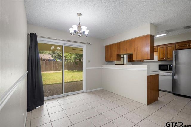 411 Shady Ln, Whitehouse, TX 75791