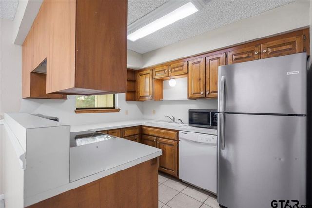 411 Shady Ln, Whitehouse, TX 75791