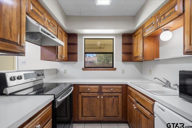 411 Shady Ln, Whitehouse, TX 75791