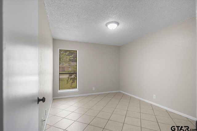 411 Shady Ln, Whitehouse, TX 75791