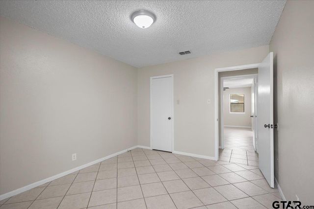 411 Shady Ln, Whitehouse, TX 75791