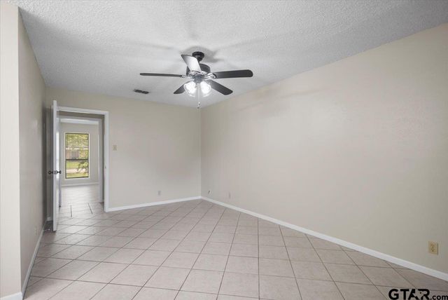 411 Shady Ln, Whitehouse, TX 75791