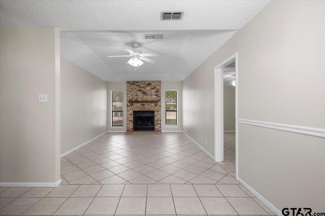 411 Shady Ln, Whitehouse, TX 75791