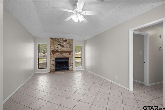 411 Shady Ln, Whitehouse, TX 75791