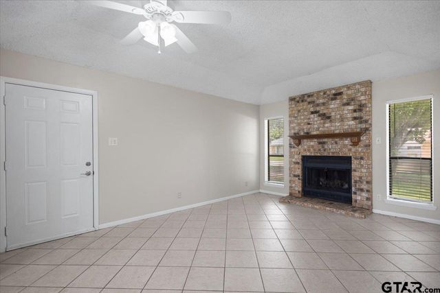 411 Shady Ln, Whitehouse, TX 75791
