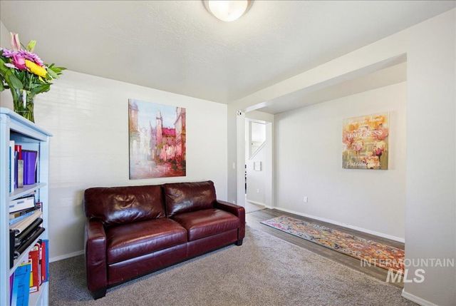 8132 S Red Shine Ave, Boise, ID 83709