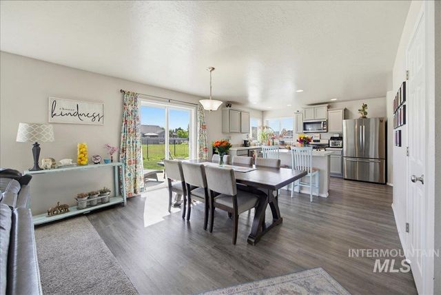 8132 S Red Shine Ave, Boise, ID 83709