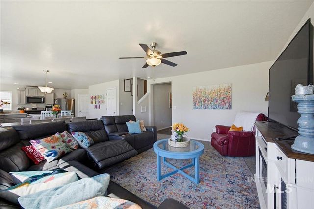 8132 S Red Shine Ave, Boise, ID 83709