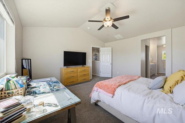 8132 S Red Shine Ave, Boise, ID 83709