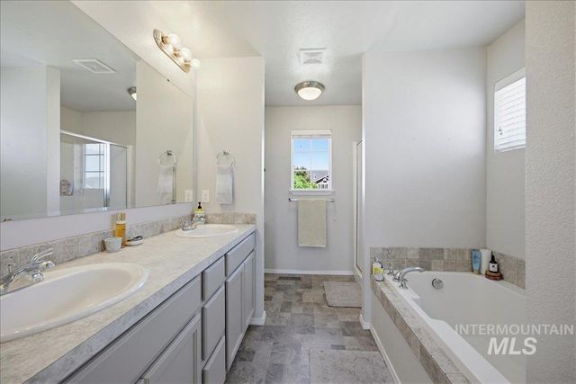 8132 S Red Shine Ave, Boise, ID 83709