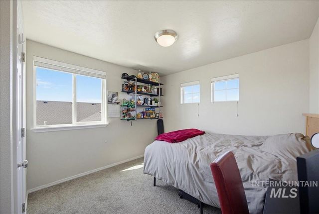 8132 S Red Shine Ave, Boise, ID 83709
