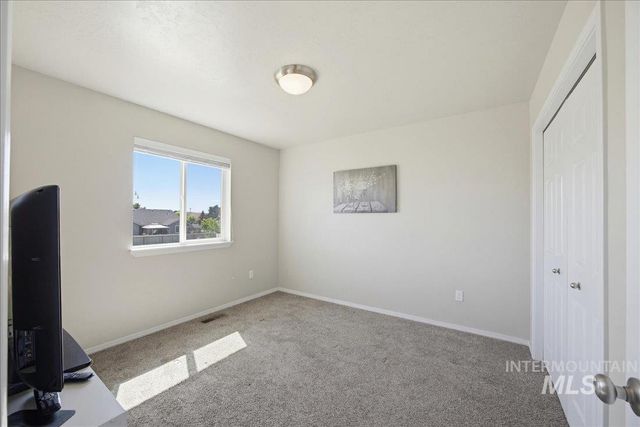 8132 S Red Shine Ave, Boise, ID 83709