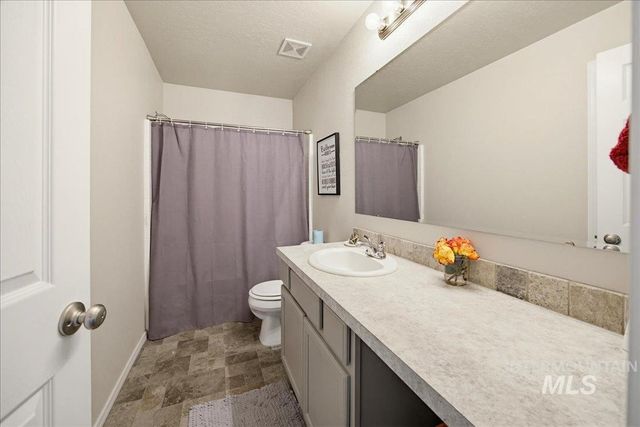 8132 S Red Shine Ave, Boise, ID 83709