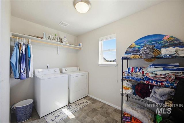 8132 S Red Shine Ave, Boise, ID 83709
