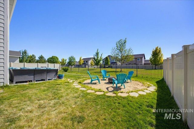 8132 S Red Shine Ave, Boise, ID 83709
