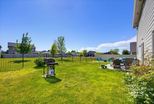 8132 S Red Shine Ave, Boise, ID 83709