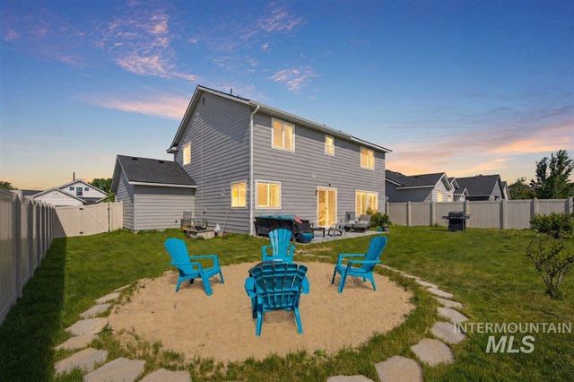 8132 S Red Shine Ave, Boise, ID 83709