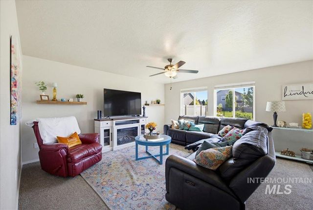 8132 S Red Shine Ave, Boise, ID 83709