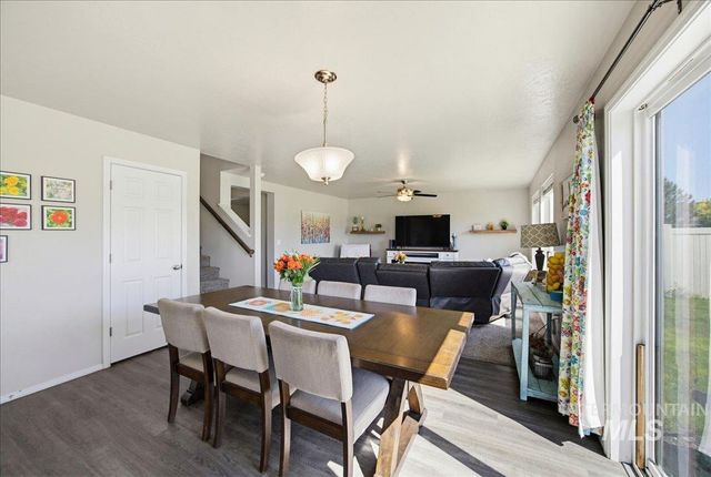 8132 S Red Shine Ave, Boise, ID 83709
