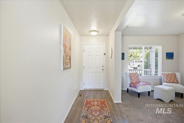 8132 S Red Shine Ave, Boise, ID 83709