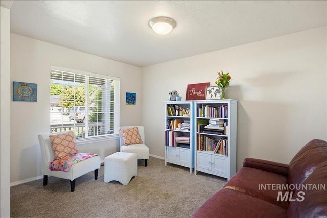 8132 S Red Shine Ave, Boise, ID 83709