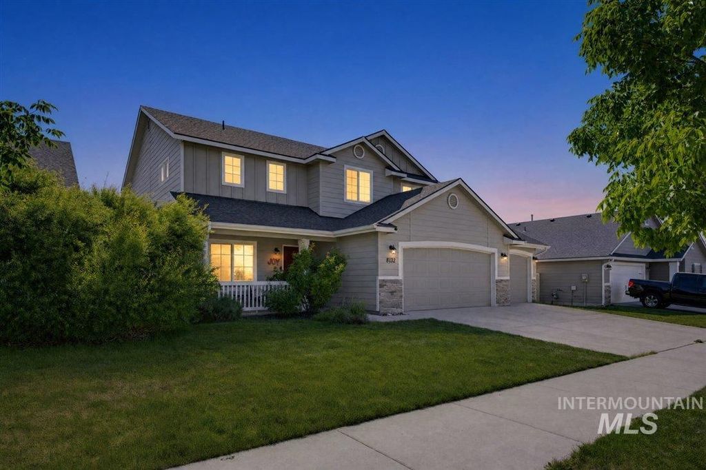 8132 S Red Shine Ave, Boise, ID 83709