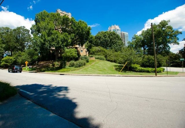 2734 Peachtree Road NW C101, Atlanta, GA 30305