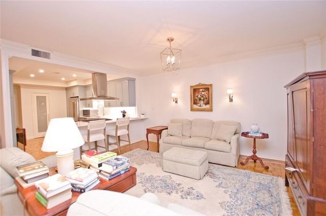 2734 Peachtree Road NW C101, Atlanta, GA 30305