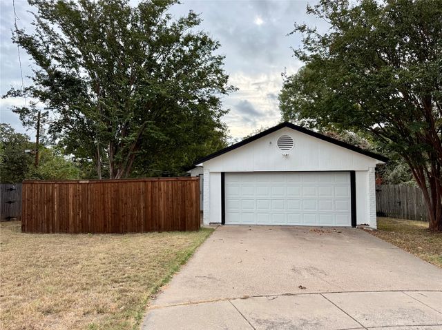 7324 Hyde Court, Fort Worth, TX 76112