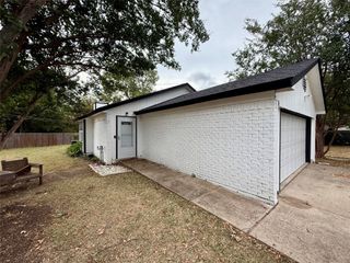 7324 Hyde Court, Fort Worth, TX 76112