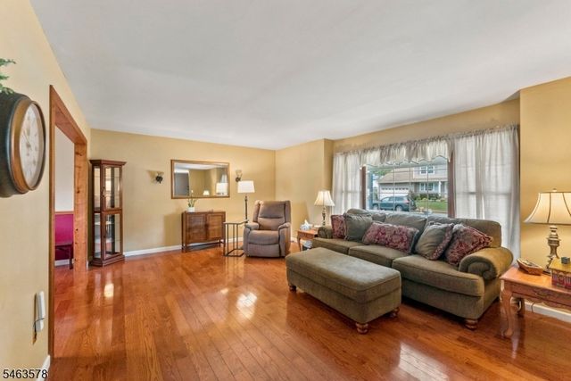 46 Meredith Rd, Edison Twp., NJ 08817