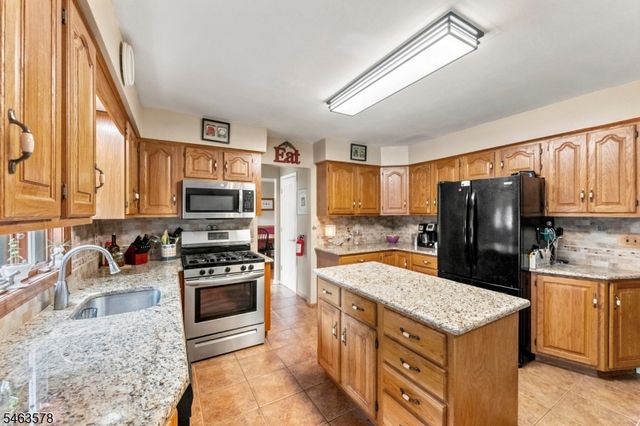 46 Meredith Rd, Edison Twp., NJ 08817