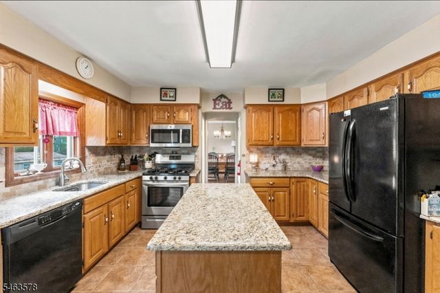 46 Meredith Rd, Edison Twp., NJ 08817
