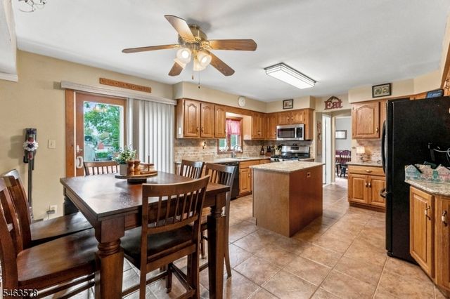 46 Meredith Rd, Edison Twp., NJ 08817
