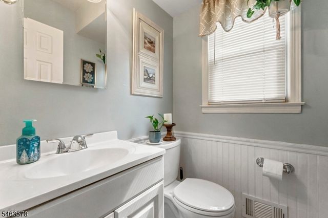 46 Meredith Rd, Edison Twp., NJ 08817