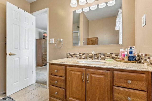 46 Meredith Rd, Edison Twp., NJ 08817