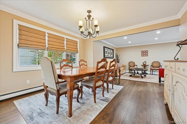 21 Colgate Lane, Woodbury, NY 11797